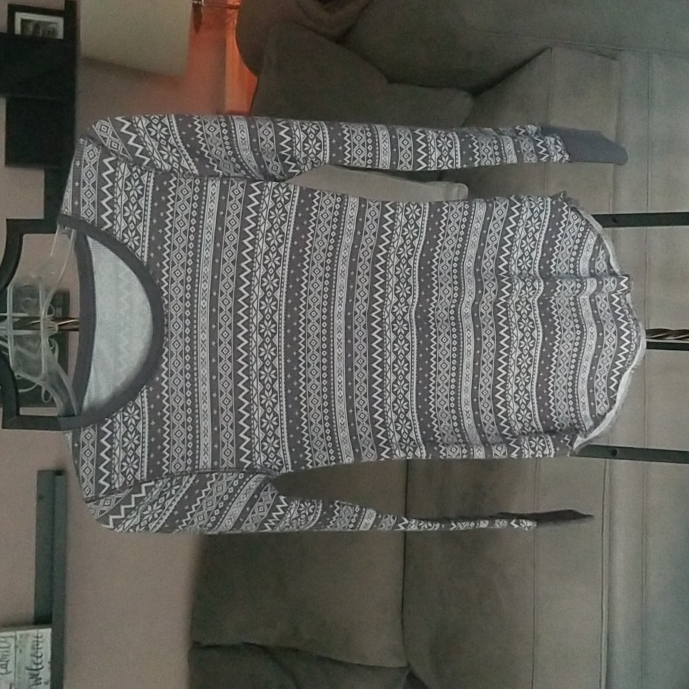 Old Navy white and grey winter thermal